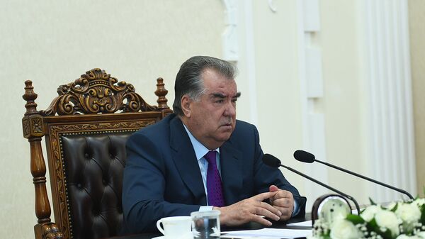 Рахмон на совещании - Sputnik Таджикистан