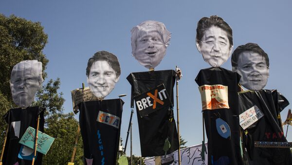 Акция протеста против проведения саммита G7 во Франции - Sputnik Таджикистан