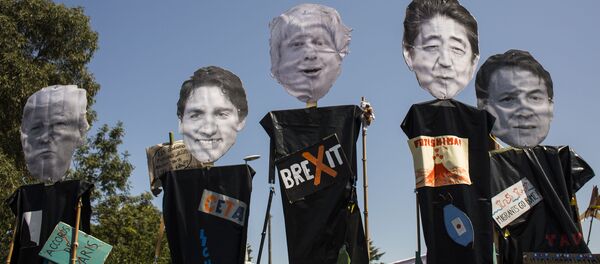 Акция протеста против проведения саммита G7 во Франции - Sputnik Таджикистан