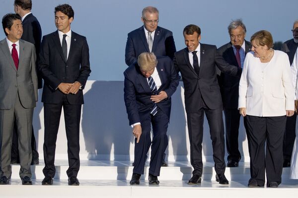 Совместное фотографирование лидеров стран-участниц G7 с гостями в Биаррице - Sputnik Таджикистан