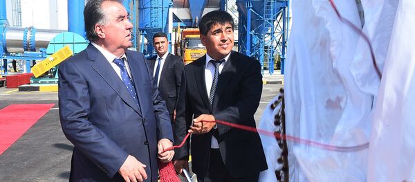 Эмомали Рахмон открыл ЗАО Асфальтобетонный завод в Душанбе - Sputnik Тоҷикистон