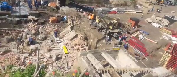 Обрушилась стена здания в Новосибирске, под завалом люди Обрушилась стена здания в Новосибирске, под завалом люди - Sputnik Таджикистан