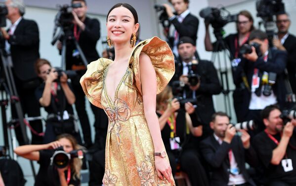 Китайская актриса Ни Ни на красной дорожке церемонии открытия 76-го Венецианского международного кинофестиваля - Sputnik Таджикистан