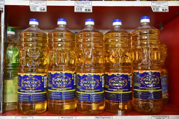 Made in Russia: тоҷикистониҳо бештар дар мағозаҳо маҳсулоти русӣ меҷӯянд Made in Russia: тоҷикистониҳо бештар дар мағозаҳо маҳсулоти русӣ меҷӯянд - Sputnik Тоҷикистон
