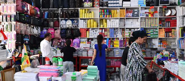 Школьная ярмарка в Душанбе  - Sputnik Тоҷикистон