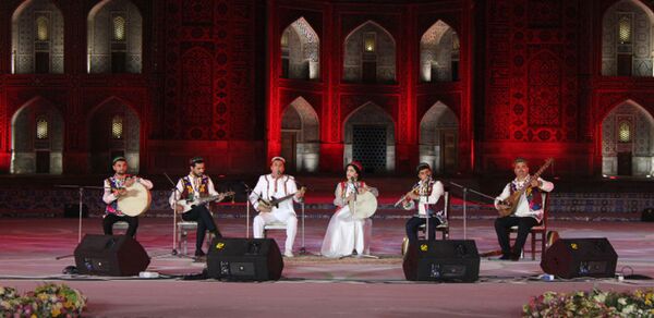 Музыкальный коллектив Бадахшан на международном фестивале Восточные напевы в Самарканде - Sputnik Тоҷикистон