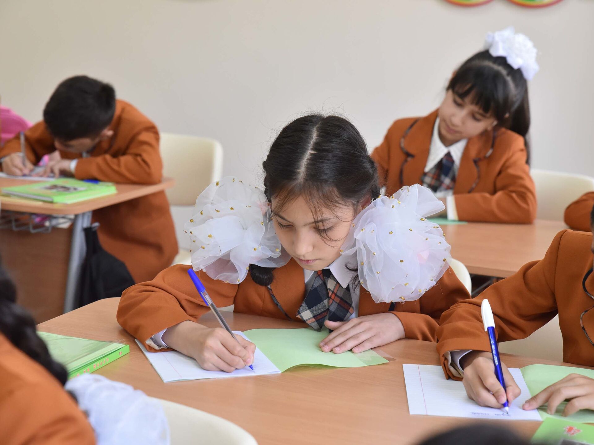 Обучение таджикскому. Образование в Таджикистане. Образование и школы в Таджикистане. Школьники Таджикистана. Таджикистанский школа.