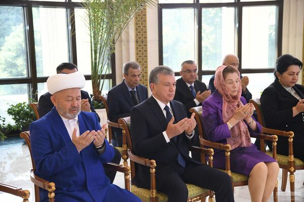 Президент Узбекистана Мирзиёев почтил память Ислама Каримова - Sputnik Таджикистан