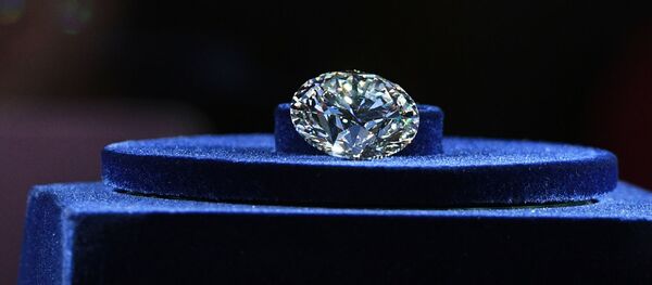 Закрытый показ уникальной коллекции бриллиантов в Москве - Sputnik Таджикистан