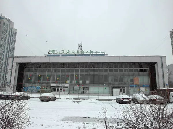 Кинотеатри “Тоҷикистон” дар Маскав чӣ гуна аз байн бурда шуд? Кинотеатри “Тоҷикистон” дар Маскав чӣ гуна аз байн бурда шуд? - Sputnik Тоҷикистон