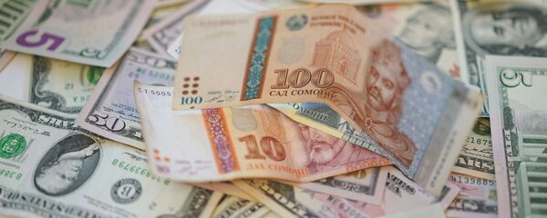 Сомони и доллары, архивное фото Сомони и доллары, архивное фото - Sputnik Тоҷикистон