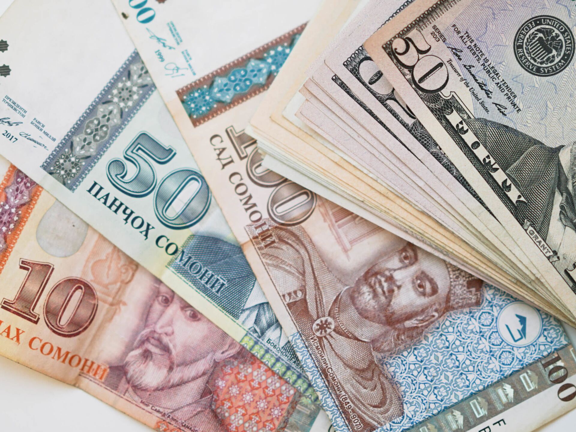 Национальная валюта таджикистана. Деньги Сомони. Таджикские деньги Сомони. Купюра Сомони. Деньги Сомони фото.