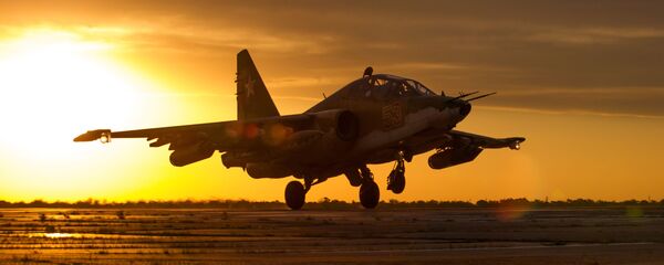 Летно-специальная подготовка экипажей штурмовиков Су-25СМ3 в Приморско-Ахтарске - Sputnik Таджикистан