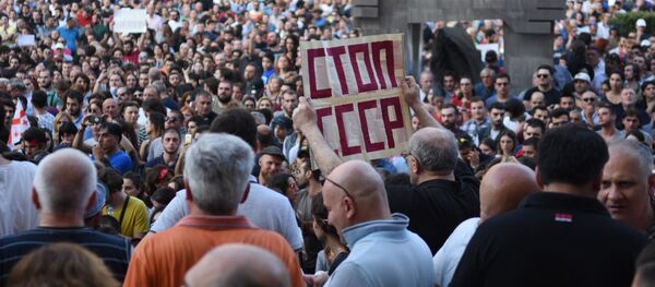 Акции протеста у здания парламента Грузии - Sputnik Таджикистан