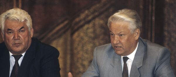 Президент РФ Борис Ельцин (справа) и президент Таджикистана Рахмон Набиев - Sputnik Тоҷикистон