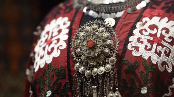Ёдгориҳои фарҳангии тоҷикон дар осорхонаи Шарқ дар шаҳри Маскав – навор  - Sputnik Тоҷикистон