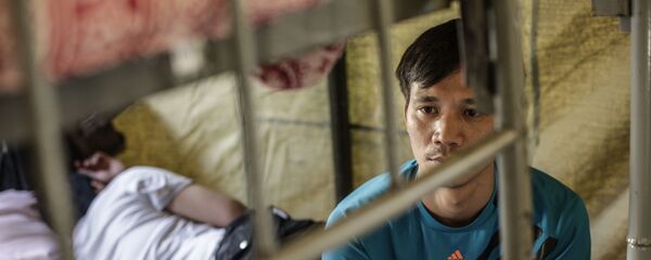 Палаточный лагерь для нелегальных мигрантов в Москве Палаточный лагерь для нелегальных мигрантов в Москве - Sputnik Таджикистан