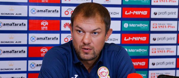 Александр Крестинин сармураббии мунтахаби Қирғизистон Александр Крестинин сармураббии мунтахаби Қирғизистон - Sputnik Тоҷикистон