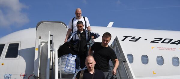 СПУТНИК_LIVE: Ситуация во Внуково на фоне сообщений об обмене заключенными СПУТНИК_LIVE: Ситуация во Внуково на фоне сообщений об обмене заключенными - Sputnik Таджикистан