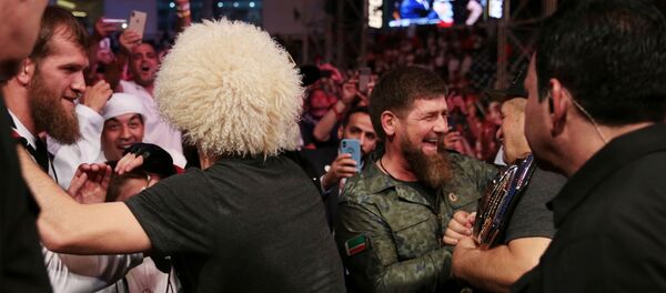 Рамзан Кадыров поздравил Нурмагомедова с победой Рамзан Кадыров поздравил Нурмагомедова с победой - Sputnik Тоҷикистон