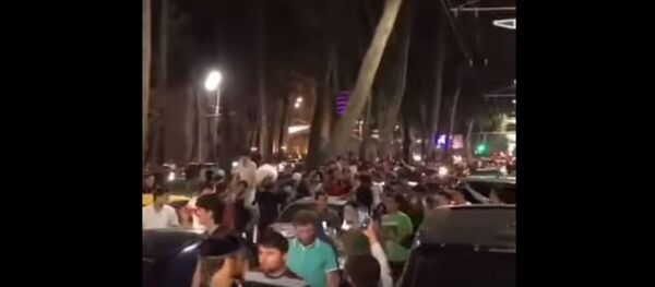 Душанбе празднует победу Хабиба Нурмагомедова - Sputnik Тоҷикистон