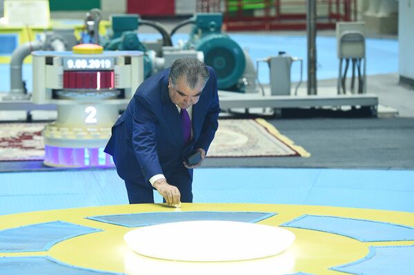 Аз дудилагии Раҳмон то дастури қатъӣ ба Расулзода: кори намешуданӣ нест-акс - Sputnik Тоҷикистон