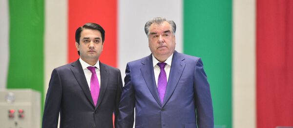 Мэр Душанбе Рустам Эмомали и президент Таджикистана Эмомали Рахмон Мэр Душанбе Рустам Эмомали и президент Таджикистана Эмомали Рахмон - Sputnik Тоҷикистон