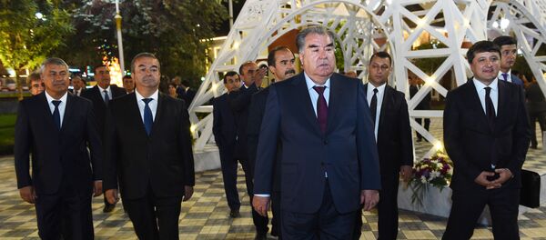 Боздид аз Боғи марказии фарҳангӣ-фароғатии шаҳри Кӯлоб ба номи Мир Сайид Алии Ҳамадонӣ - Sputnik Тоҷикистон