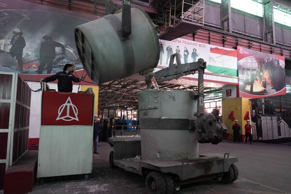Алюминиевый завод ТАЛКО-КРАНТАС в городе Турсунзаде - Sputnik Таджикистан