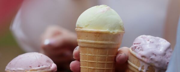 Мороженое в вафельном стаканчике - Sputnik Тоҷикистон