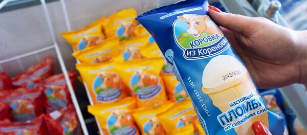 Продажа мороженого Коровка из Кореновки  - Sputnik Тоҷикистон