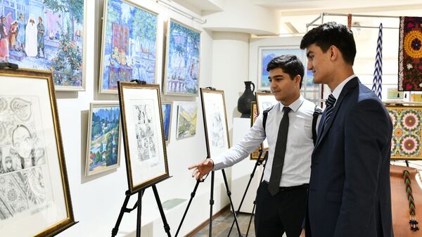 Выставка картин японской художницы Каору Мори в Душанбе - Sputnik Таджикистан