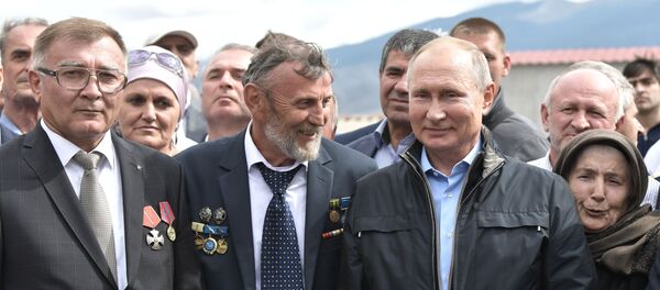 Рабочая поездка президента РФ В. Путина в Дагестан Рабочая поездка президента РФ В. Путина в Дагестан - Sputnik Таджикистан