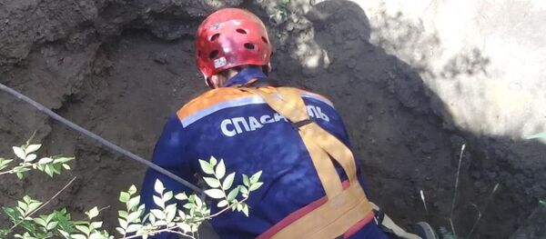 Сотрудник спасательной службы - Sputnik Таджикистан