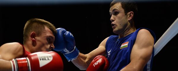 Баходур Усмонов в поединке с Александром Железняком в Екатеринбурге - Sputnik Тоҷикистон