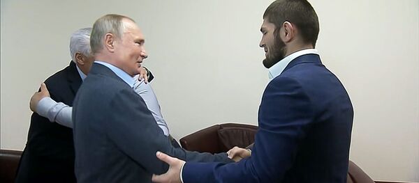 Красивый, честный поединок: Путин о бое Нурмагомедова с Порье  - Sputnik Тоҷикистон