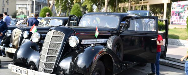 Фестиваль ретро-автомобилей в Душанбе Фестиваль ретро-автомобилей в Душанбе - Sputnik Таджикистан