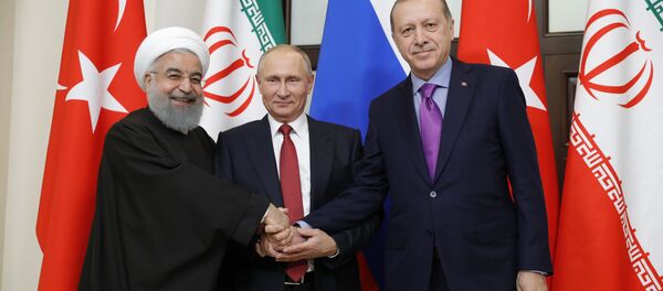 Президент РФ Владимир Путин, президент Ирана Хасан Рухани (слева) и президент Турции Реджеп Тайип Эрдоган - Sputnik Таджикистан