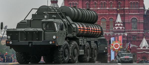 Транспортно-пусковая установка зенитного ракетного комплекса С-400 Триумф Транспортно-пусковая установка зенитного ракетного комплекса С-400 Триумф - Sputnik Таджикистан