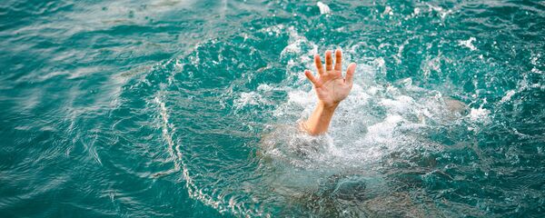 Тонущий человек, архивное фото Тонущий человек, архивное фото - Sputnik Тоҷикистон