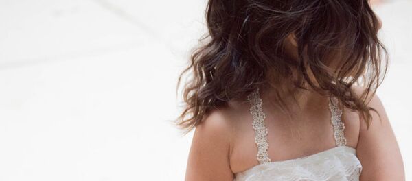 Девочка в платье, архивное фото - Sputnik Таджикистан