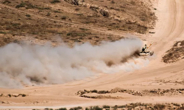 Танки Т-72Б1 ҳангоми размоиши Марказ - 2019 дар размоишгоҳи Лоҳур Танки Т-72Б1 ҳангоми размоиши Марказ - 2019 дар размоишгоҳи Лоҳур - Sputnik Тоҷикистон