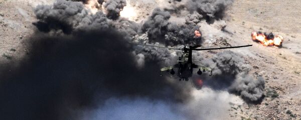 Чархболи ҷангии Ми-24 дар доираи размоиши Марказ - 2019 дар пойгоҳи Лоҳур гуруҳи мусаллаҳи ғайриқонуниро ҳадафи тирборон қарор додааст  - Sputnik Тоҷикистон