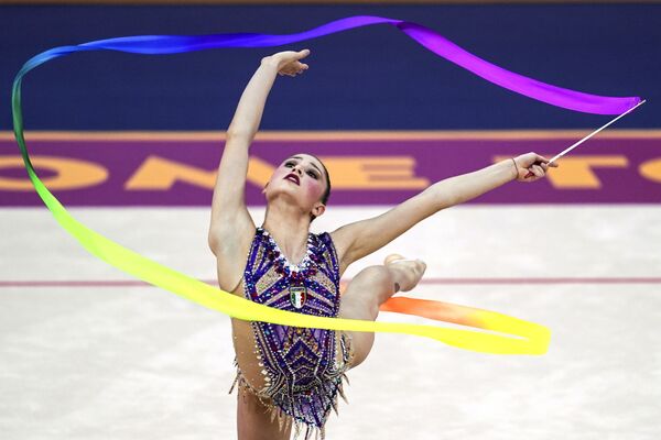 Выступление гимнастки Милены Бальдассари на чемпионате мира по художественной гимнастике в Баку - Sputnik Таджикистан