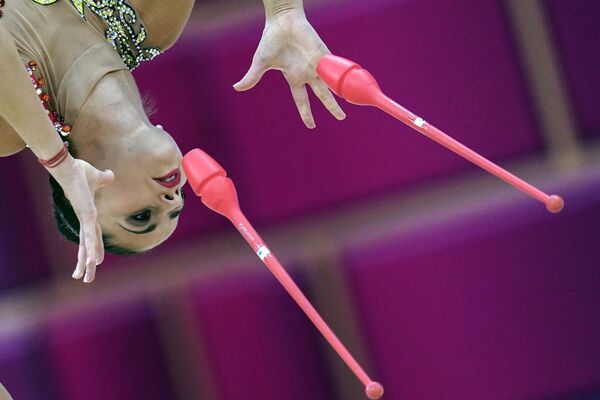 Выступление гимнастки Невяны Владиновой на чемпионате мира по художественной гимнастике в Баку - Sputnik Таджикистан