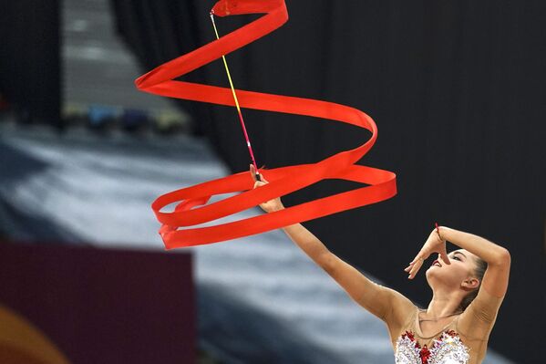  Российская гимнастка Дина Аверина на чемпионате мира по художественной гимнастике 2019 в Баку - Sputnik Таджикистан