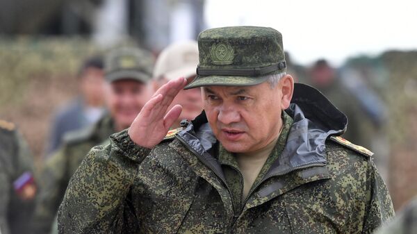 Министр обороны РФ Сергей Шойгу на полигоне Донгуз - Sputnik Таджикистан