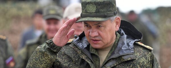 Министр обороны РФ Сергей Шойгу на полигоне Донгуз - Sputnik Тоҷикистон