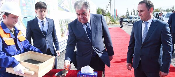 Эмомали Рахмон открыл строительство нового городка Сомониён в Файзабадском районе - Sputnik Тоҷикистон