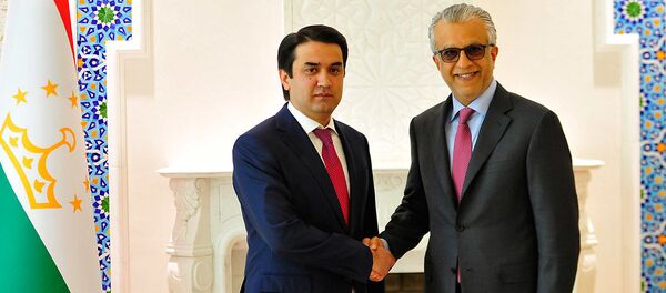 Президент Азиатской футбольной Конфедерации Шейх Салман бин Ибрагим Аль-Халифа посетил с рабочим визитом Душанбе Президент Азиатской футбольной Конфедерации Шейх Салман бин Ибрагим Аль-Халифа посетил с рабочим визитом Душанбе - Sputnik Тоҷикистон